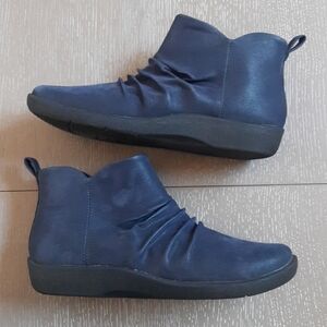 Cloudsteppers by Clarks Midnight Blue Sillian Gemma Ankle Booties